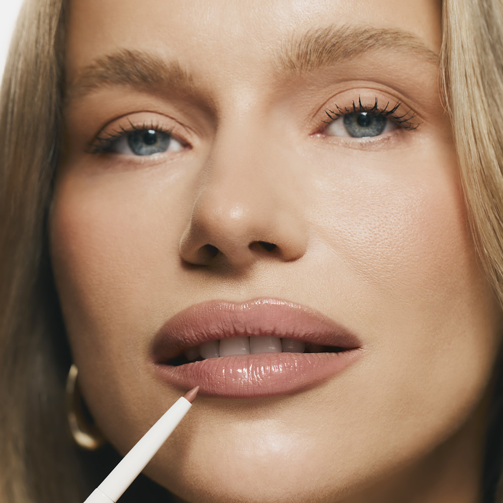 BELL HYPOAllergenic x PEACHEE Smooth Lip Liner 01