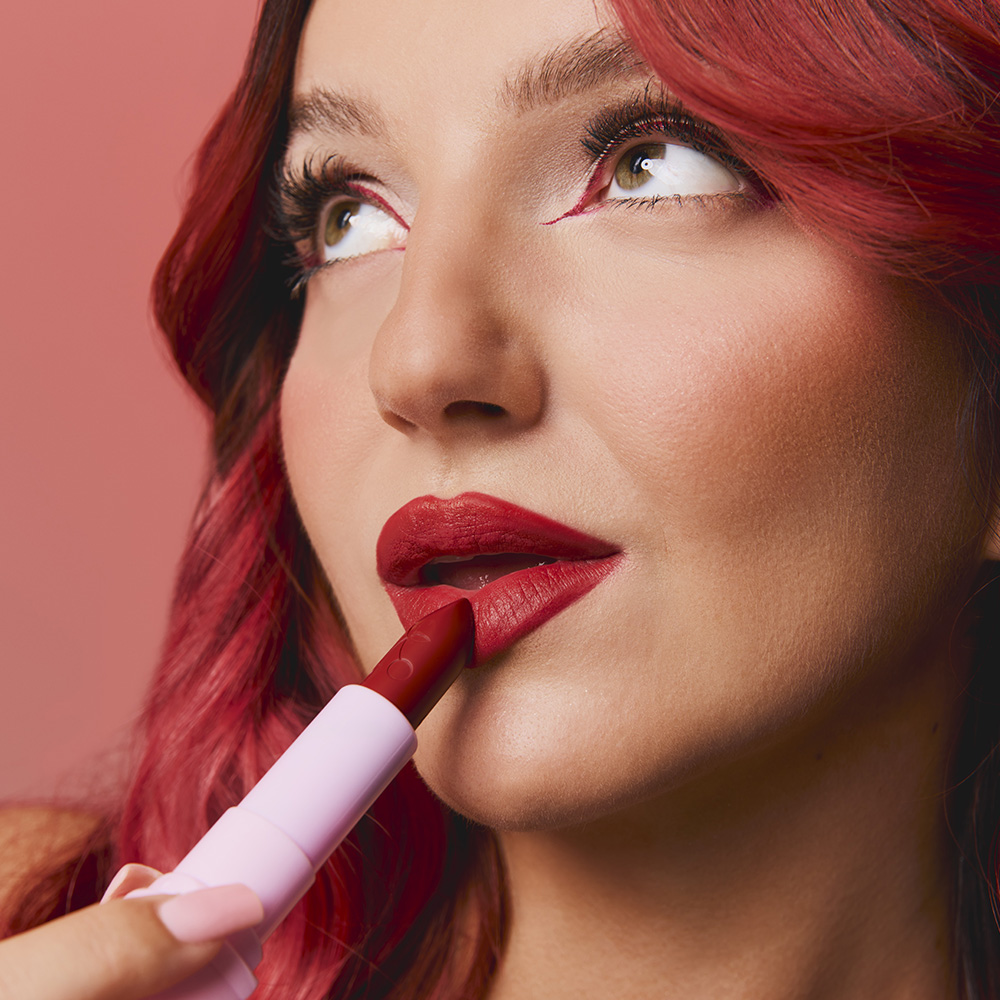 BELL DEFINES BEAUTY x KARTONII LIPSTICK